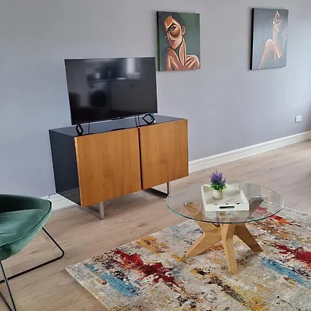 2 Bed Duplex F28 X638 * Westport